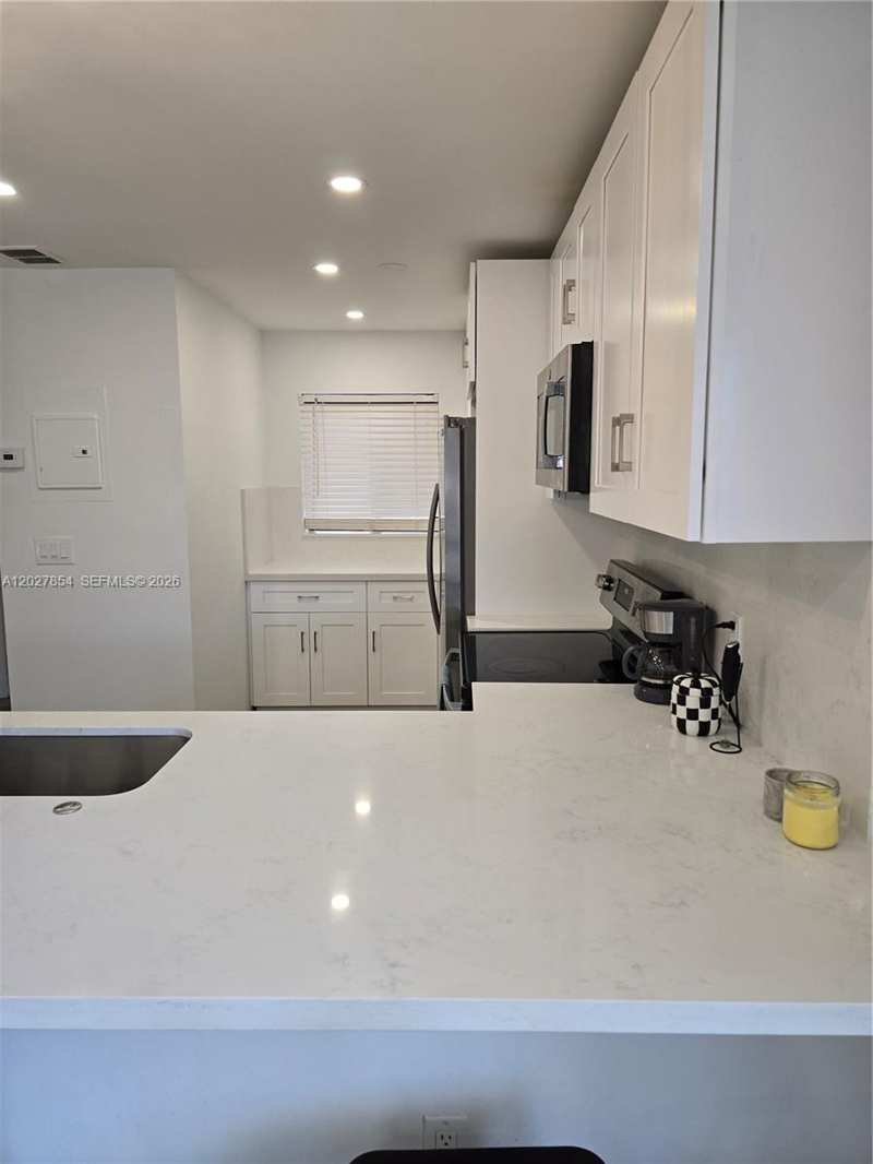 2514 Taylor St # 10, Hollywood FL 33020