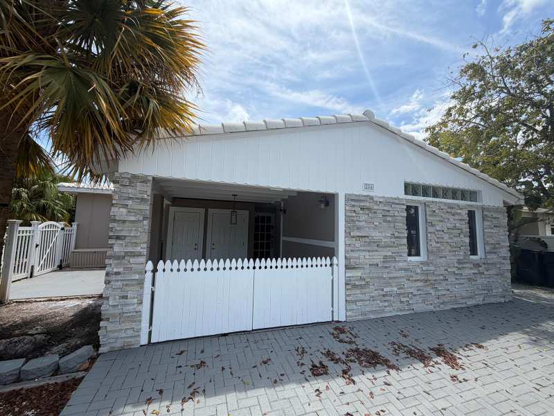 204 S Seacrest Circle, Delray Beach FL 33444