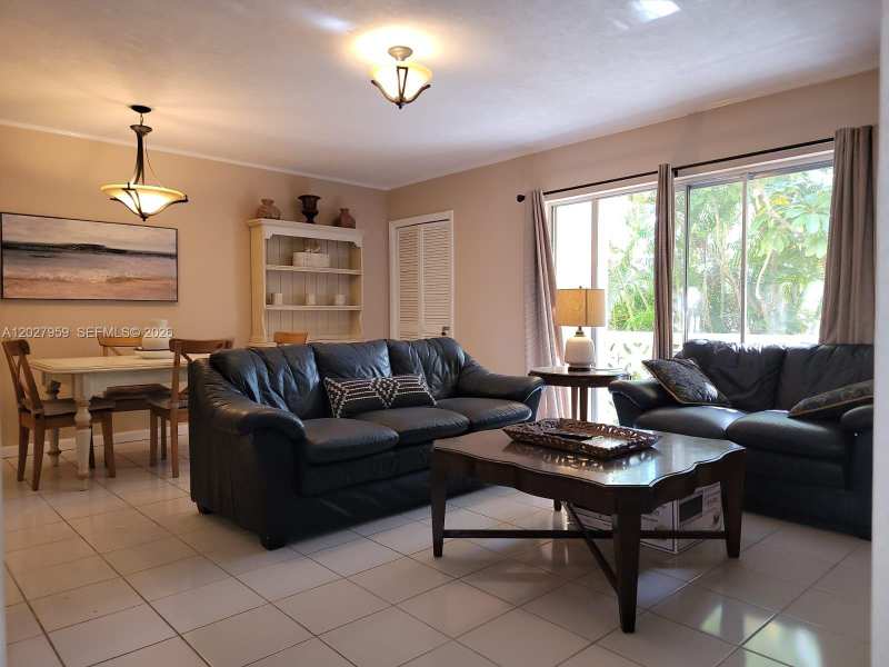 815 Middle River Dr # 203, Fort Lauderdale FL 33304