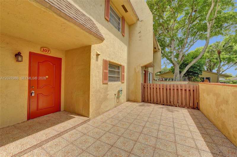 7175 Nova Dr # 107, Davie FL 33317