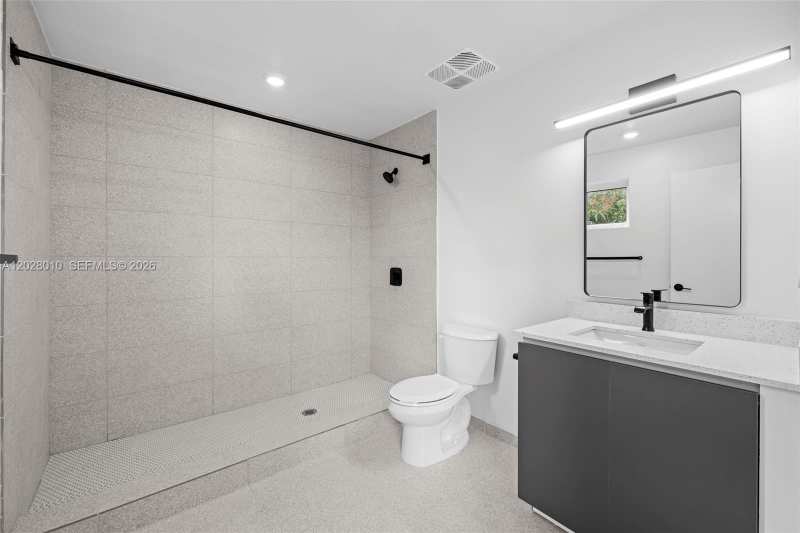 315 NW 32 ST # 307, Miami FL 33127