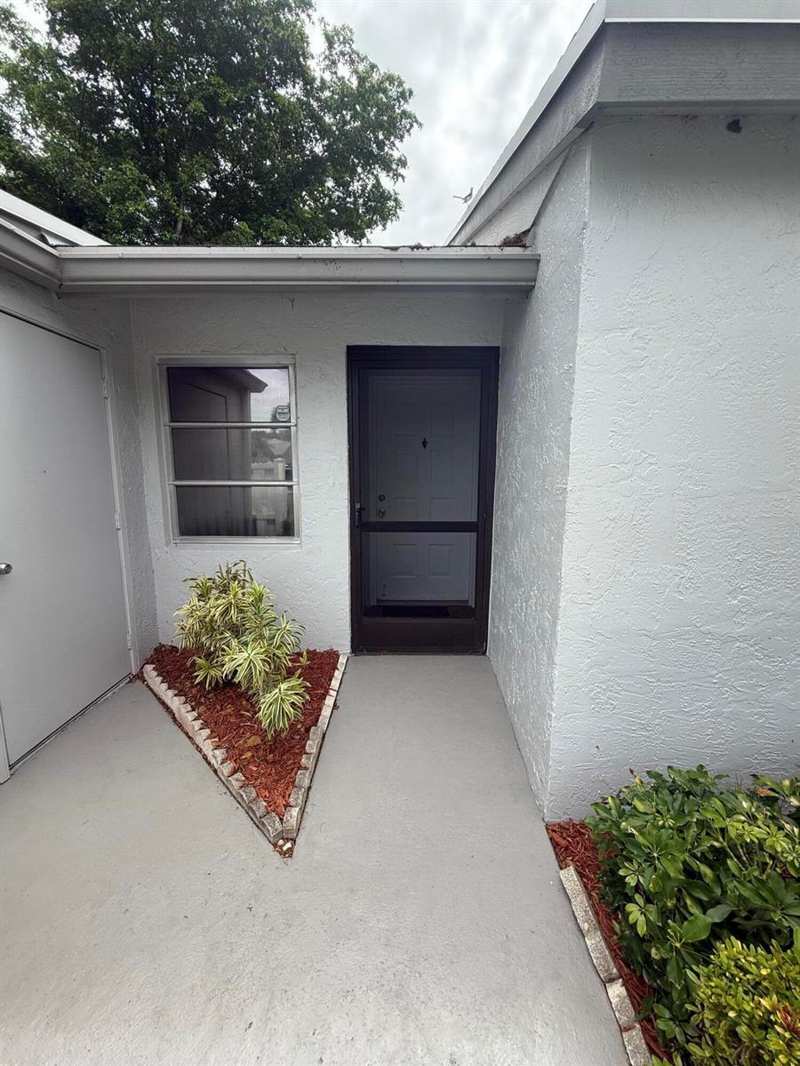 18528 Hidden Way, Boca Raton FL 33496