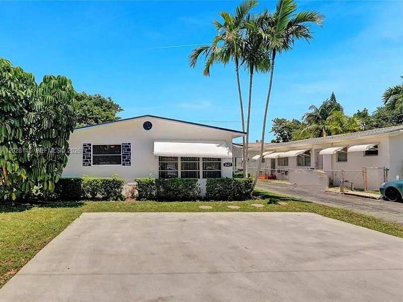 2627 Lincoln St, Hollywood FL 33020