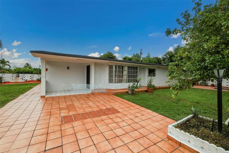 790 W 73rd Pl, Hialeah FL 33014