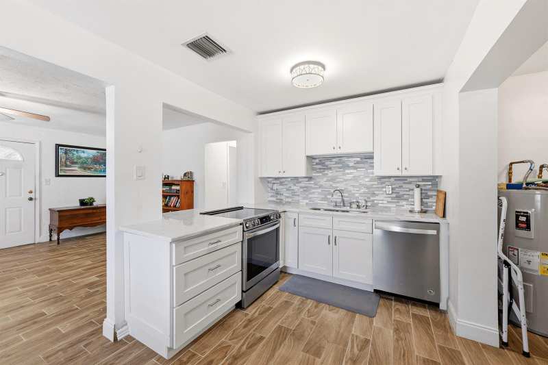 6404 Oak Street, Hollywood FL 33024