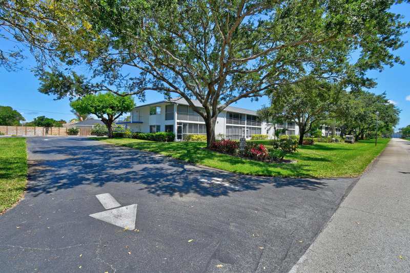 9 Garden Street # 204j, Tequesta FL 33469