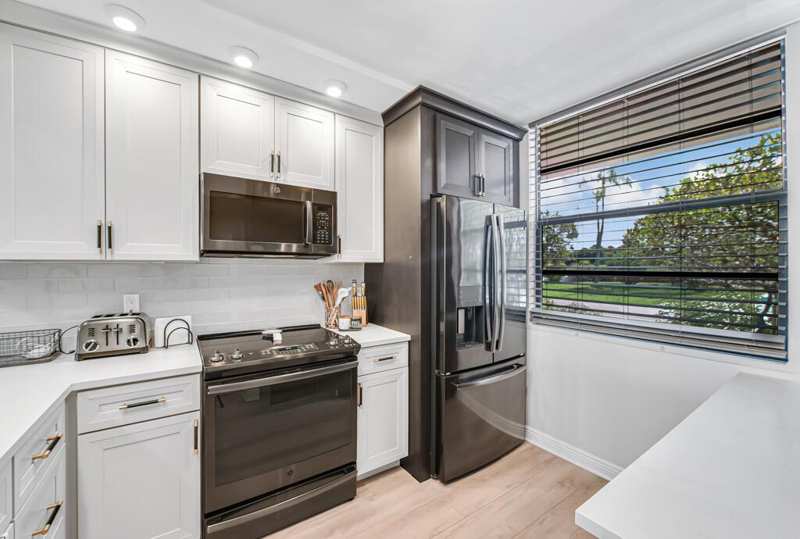 3710 Whitehall Drive # 105, West Palm Beach FL 33401