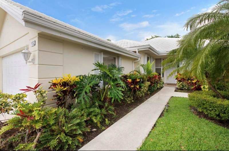1092 Bedford Avenue, Palm Beach Gardens FL 33403