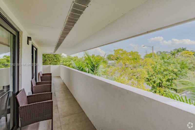 800 S Dixie Hwy 203 Hwy # 203, Coral Gables FL 33146