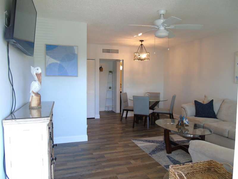 309 Circle Drive S # 204, Boynton Beach FL 33435