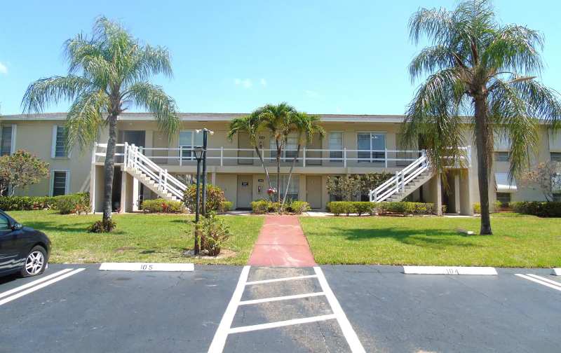 309 Circle Drive S # 204, Boynton Beach FL 33435