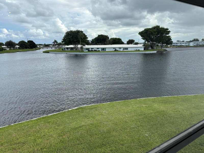 1112 Lake Terrace # 207, Boynton Beach FL 33426