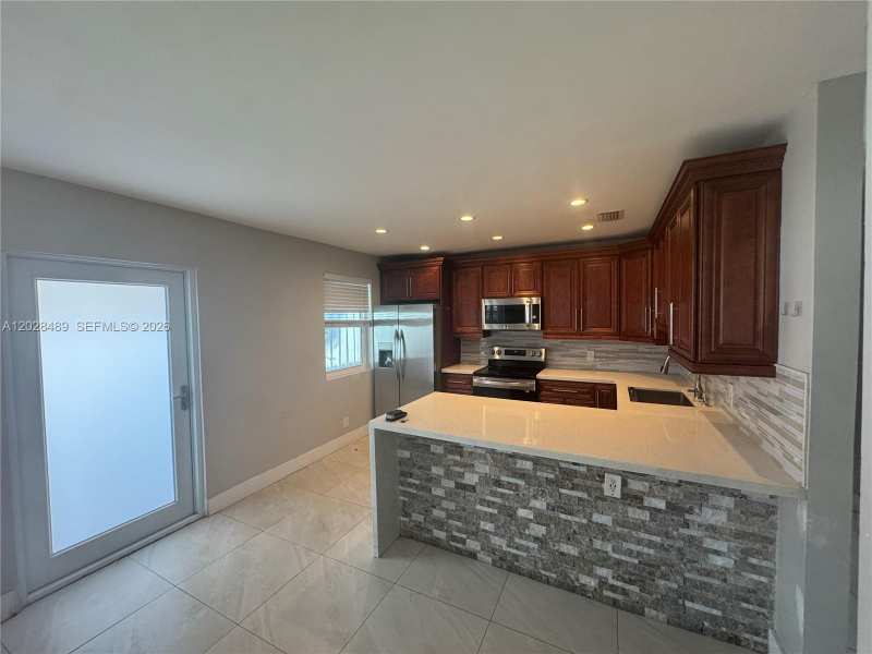 125 SE 4th Ave # 2, Hallandale Beach FL 33009