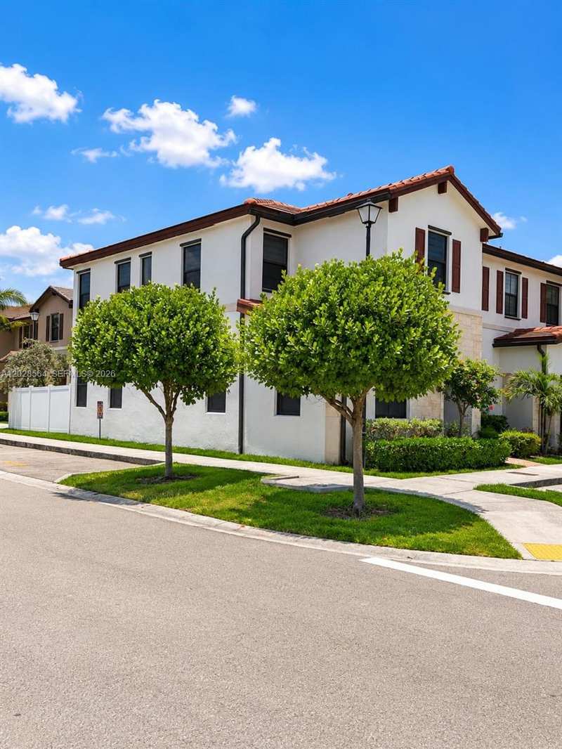 3368 W 105th Ter, Hialeah FL 33018