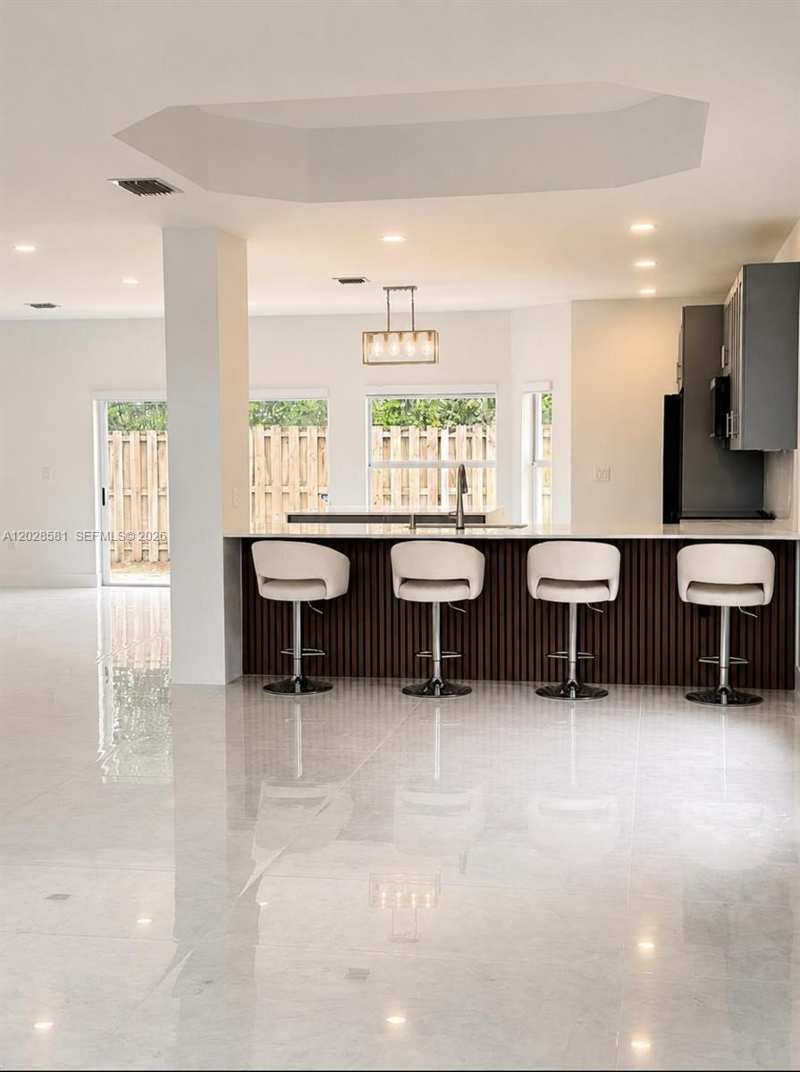 11244 NW 58th Ter, Doral FL 33178