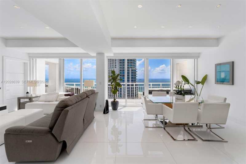400 S Pointe Dr, Miami Beach FL 33139