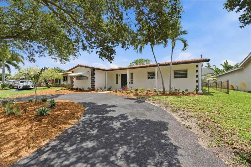 2210 N 52nd Ave, Hollywood FL 33021