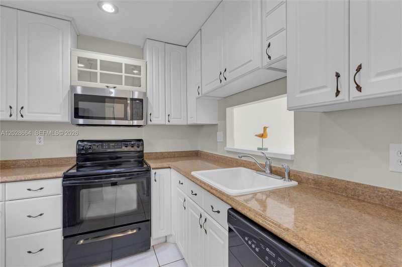 4805 NW 35th St # 416, Lauderdale Lakes FL 33319