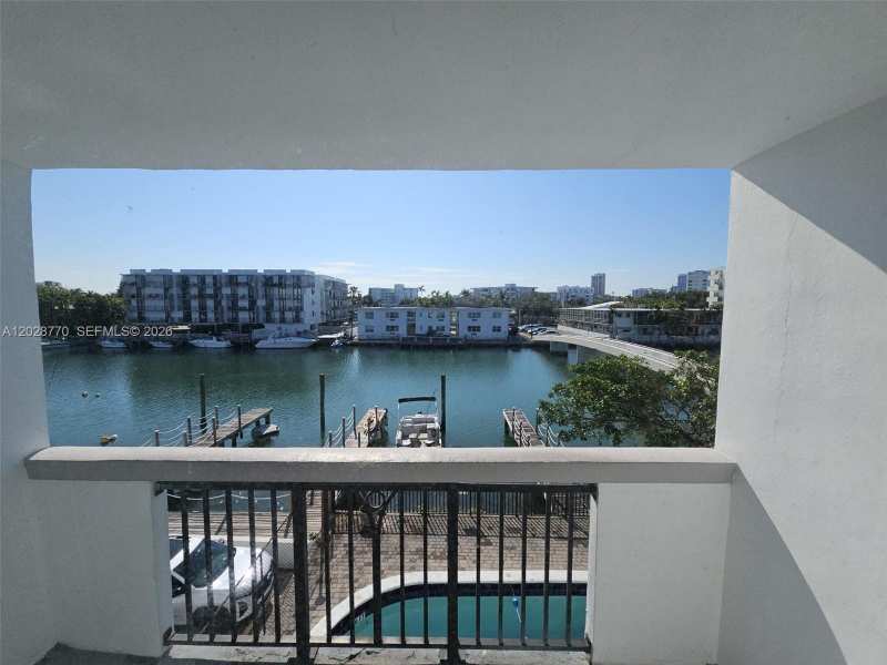 8101 Crespi Blvd # 304, Miami Beach FL 33141