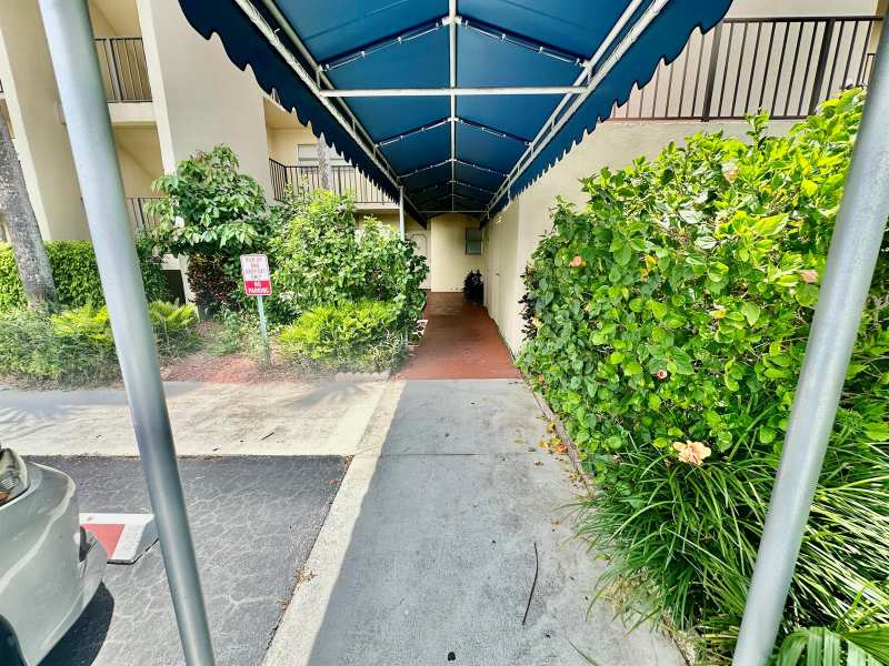 3661 Via Poinciana # 615, FL 33467