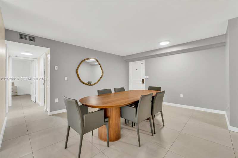 1450 Brickell Bay Dr # 1815, Miami FL 33131