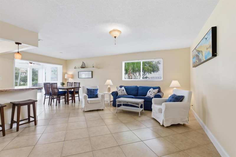 34 Colonial Club Drive # 204, Boynton Beach FL 33435