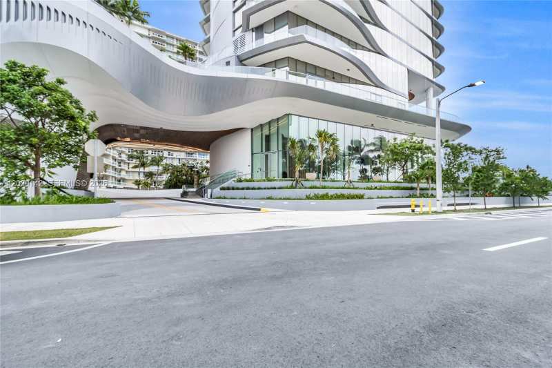 175 SE 25 Rd # 1103, Miami FL 33129