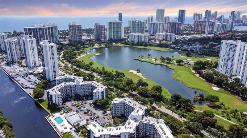 3475 N Country Club Dr # 503, Aventura FL 33180