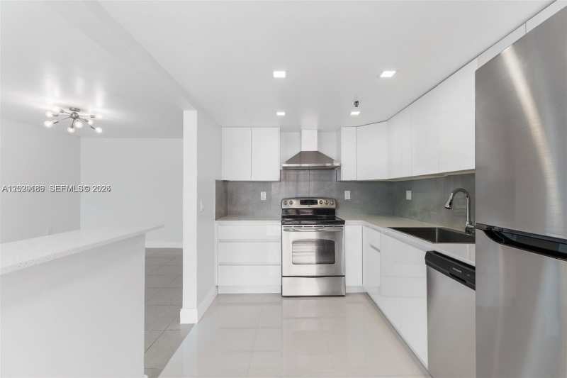 17890 W Dixie Hwy 501 Hwy # 501, North Miami Beach FL 33160