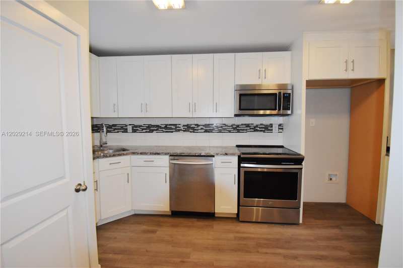 6080 NW 44th St # 201, Lauderhill FL 33319
