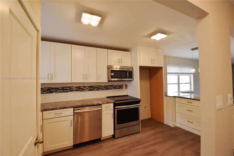 6080 NW 44th St # 201, Lauderhill FL 33319
