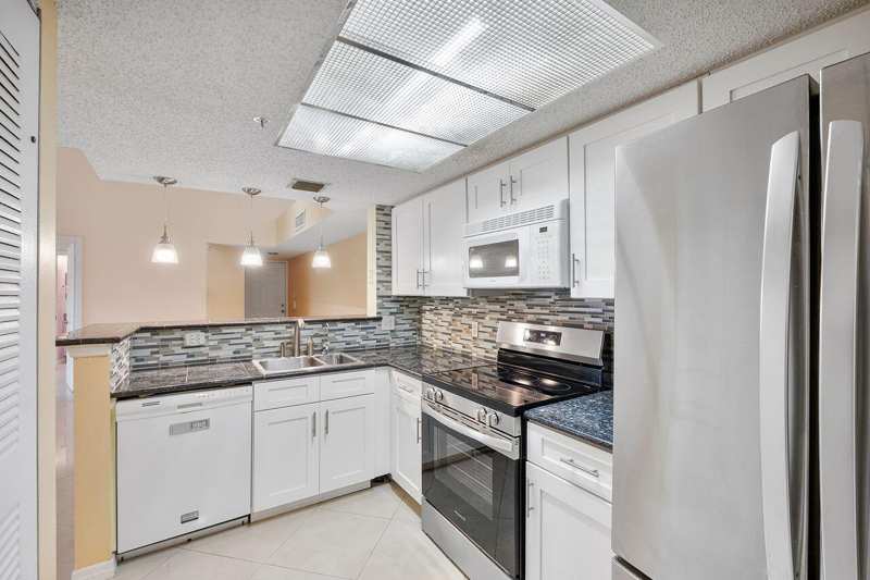 5011 Wiles Road Unit 303, Coconut Creek FL 33073