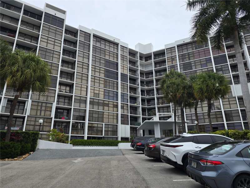 400 Leslie Dr # 416, Hallandale Beach FL 33009