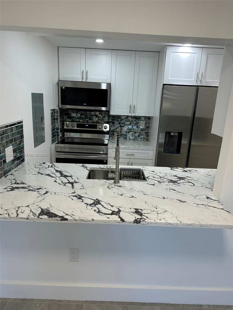 5280 NW 7th St # 306, Miami FL 33126