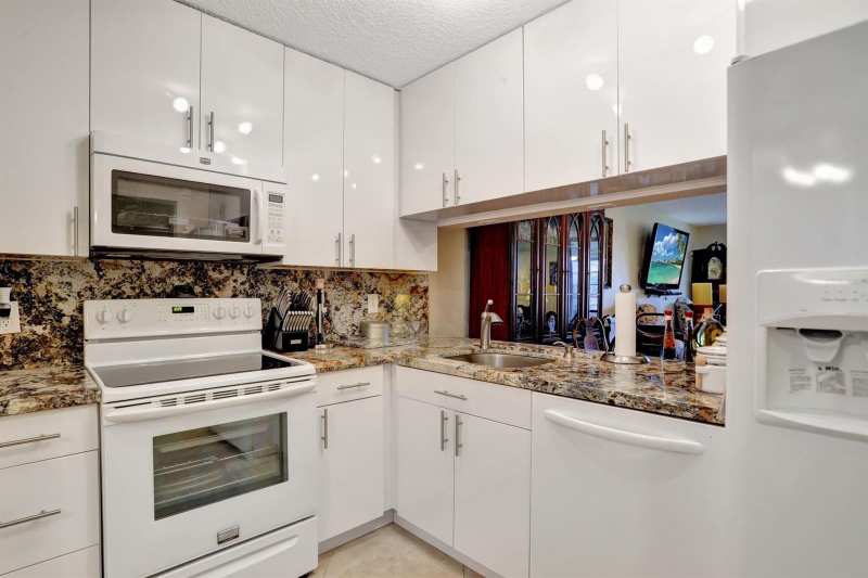 7561 NW 1st Street NW # 302, Margate FL 33063