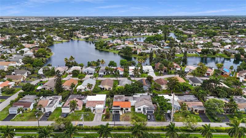 9661 NW 44th Ct, Sunrise FL 33351