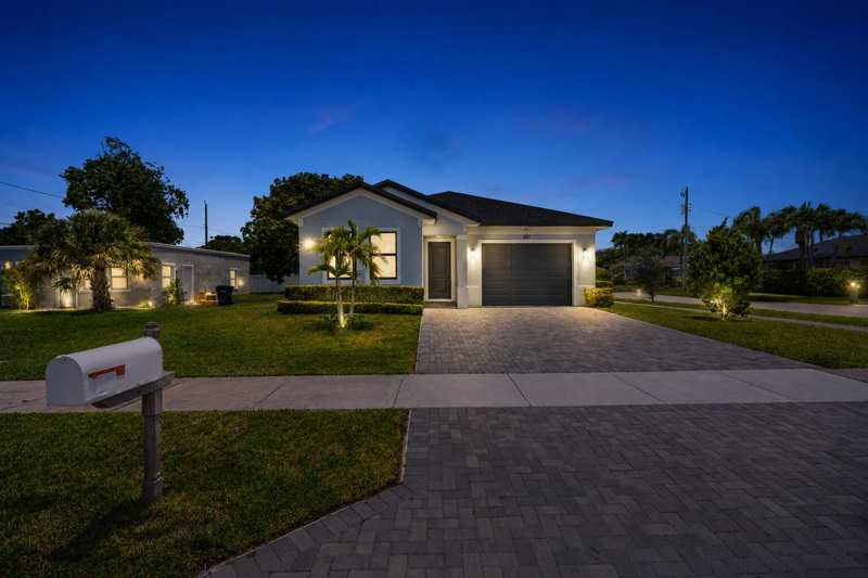 601 SW 3rd Street, Delray Beach FL 33444