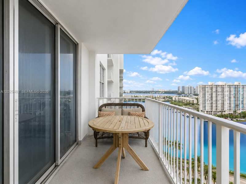 2801 NE 183rd St # 1805W, Aventura FL 33160