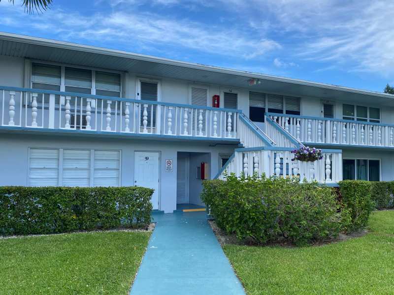 71 Berkshire # 71, West Palm Beach FL 33417