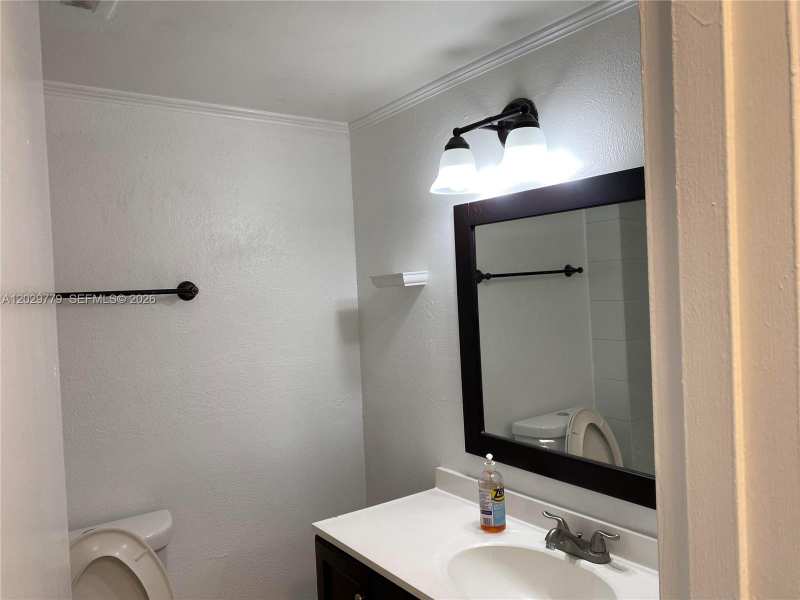 4670 NW 79th Ave # 1H, Doral FL 33166