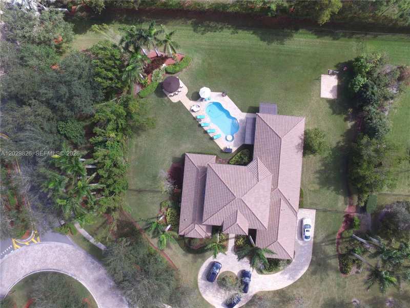 2750 E Jockey Cir E, Davie FL 33330