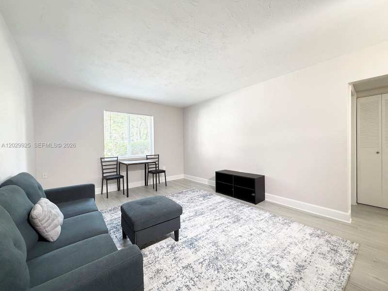 8601 SW 68 CT # 5, Pinecrest FL 33156