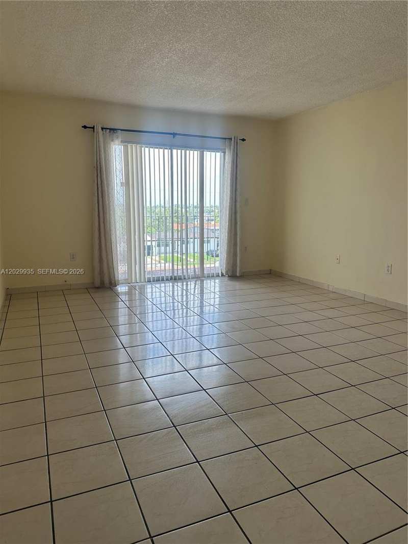 1075 W 68th St # 309, Hialeah FL 33014