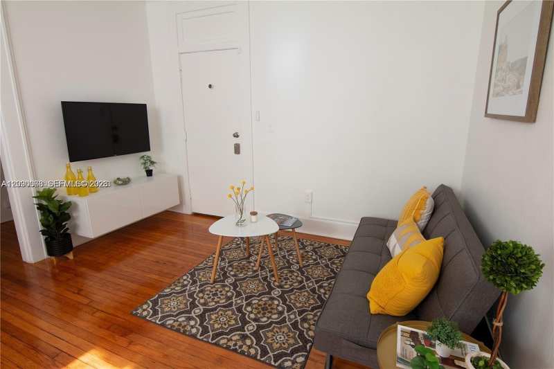 124 Mendoza Ave # 9, Coral Gables FL 33134