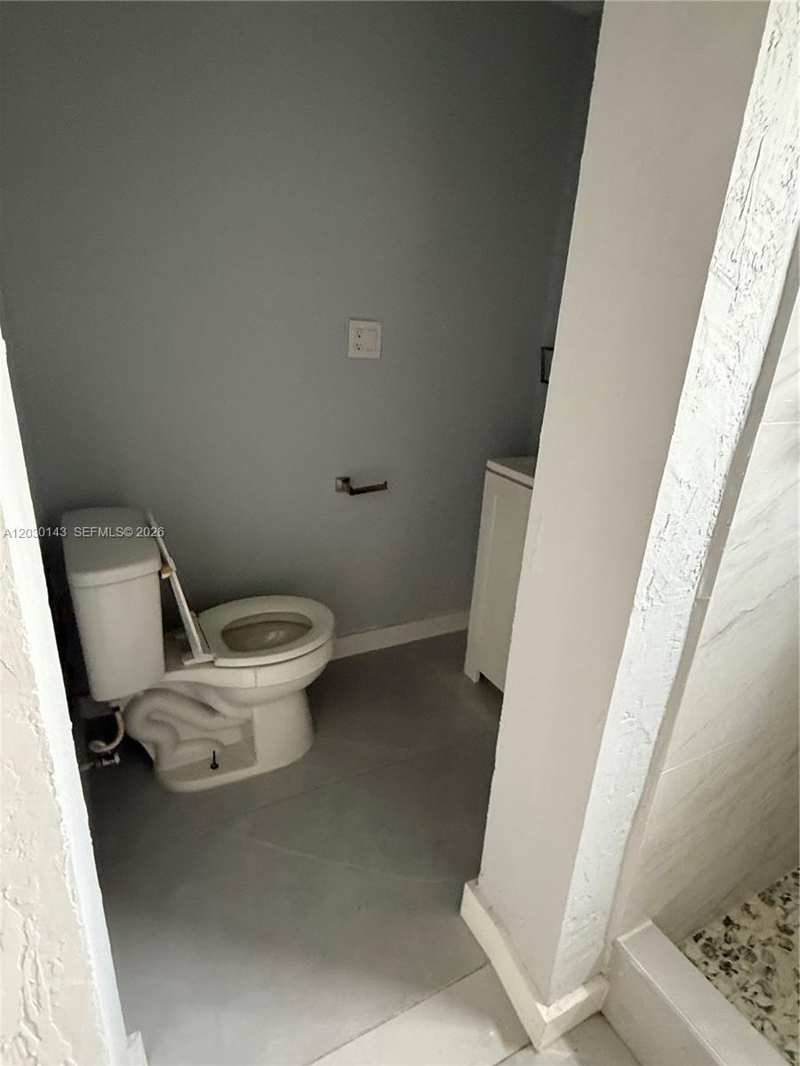 102 NW 1st Ave # 102, Hallandale Beach FL 33009
