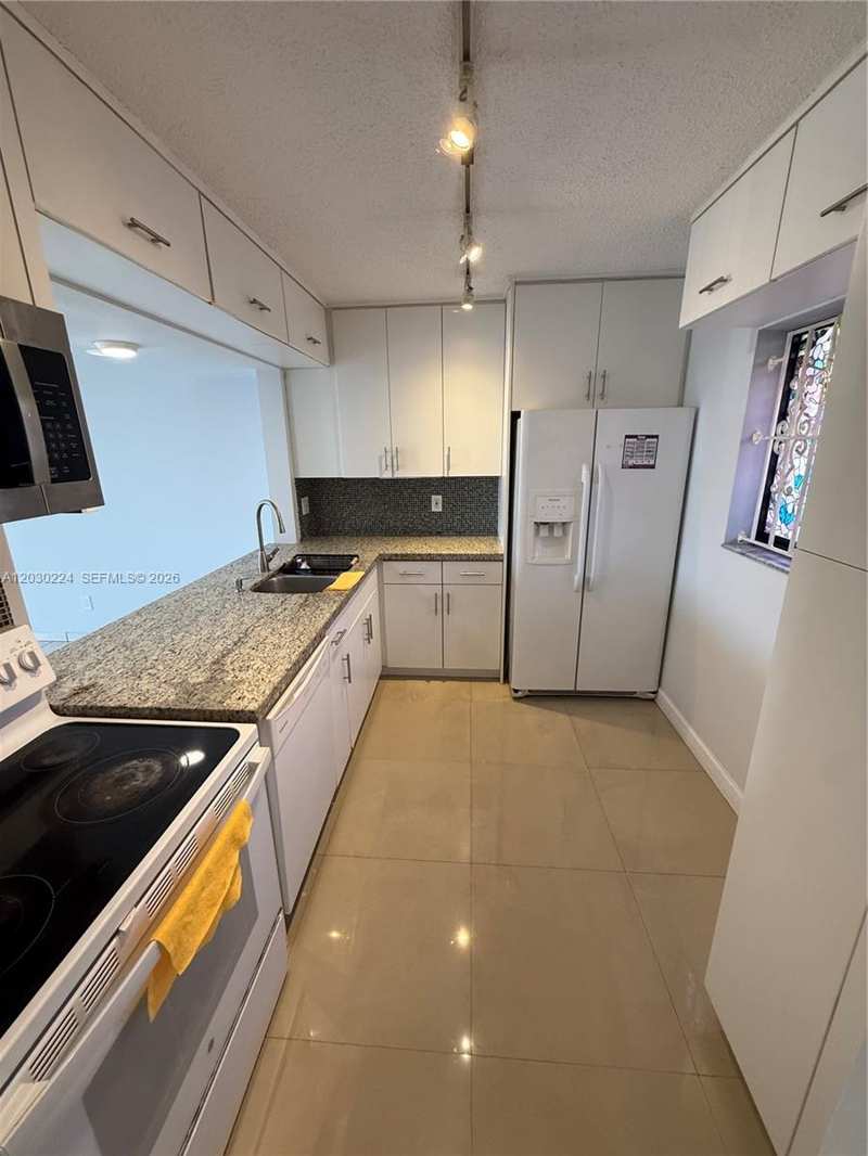 8625 NW 8th St # 420, Miami FL 33126