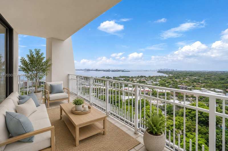 1000 Quayside Ter # 10, Miami FL 33138