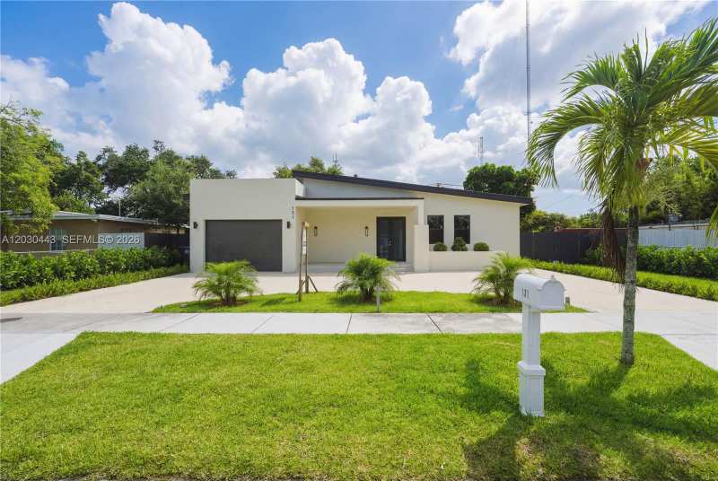131 Miami Gardens Rd, West Park FL 33023