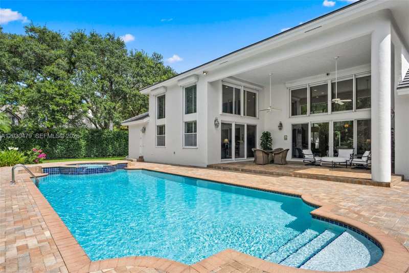 6020 W Suburban Dr, Pinecrest FL 33156