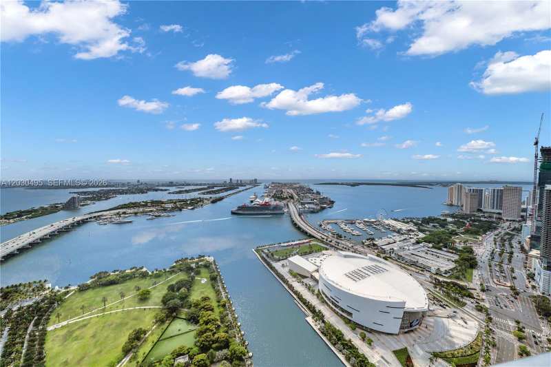 900 Biscayne Blvd, Miami FL 33132